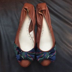 Brooks brothers genuine leather flats with bow.